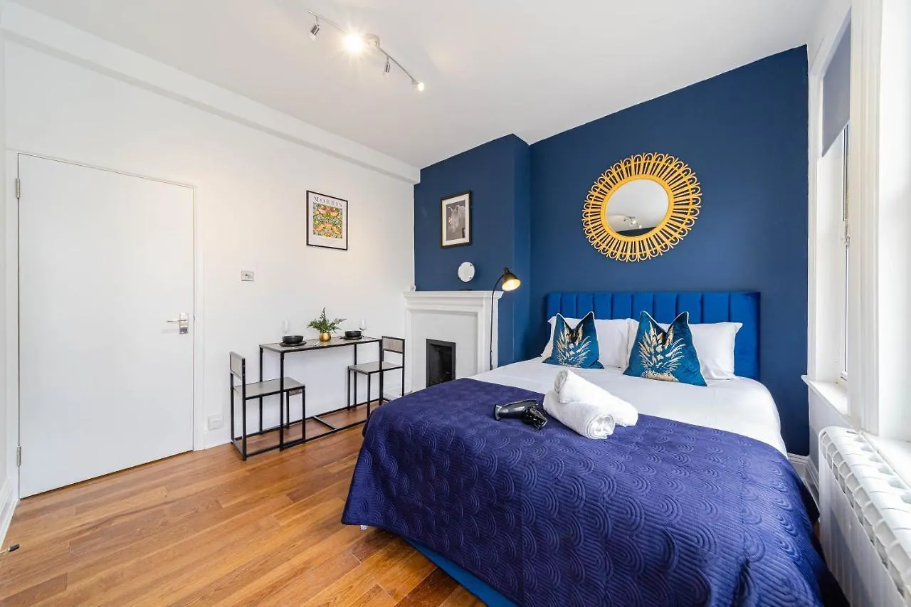 Super Central Studio Apartment I Next To Brighton Beach & Shopping Centre I King Size Bed I Sleep 3