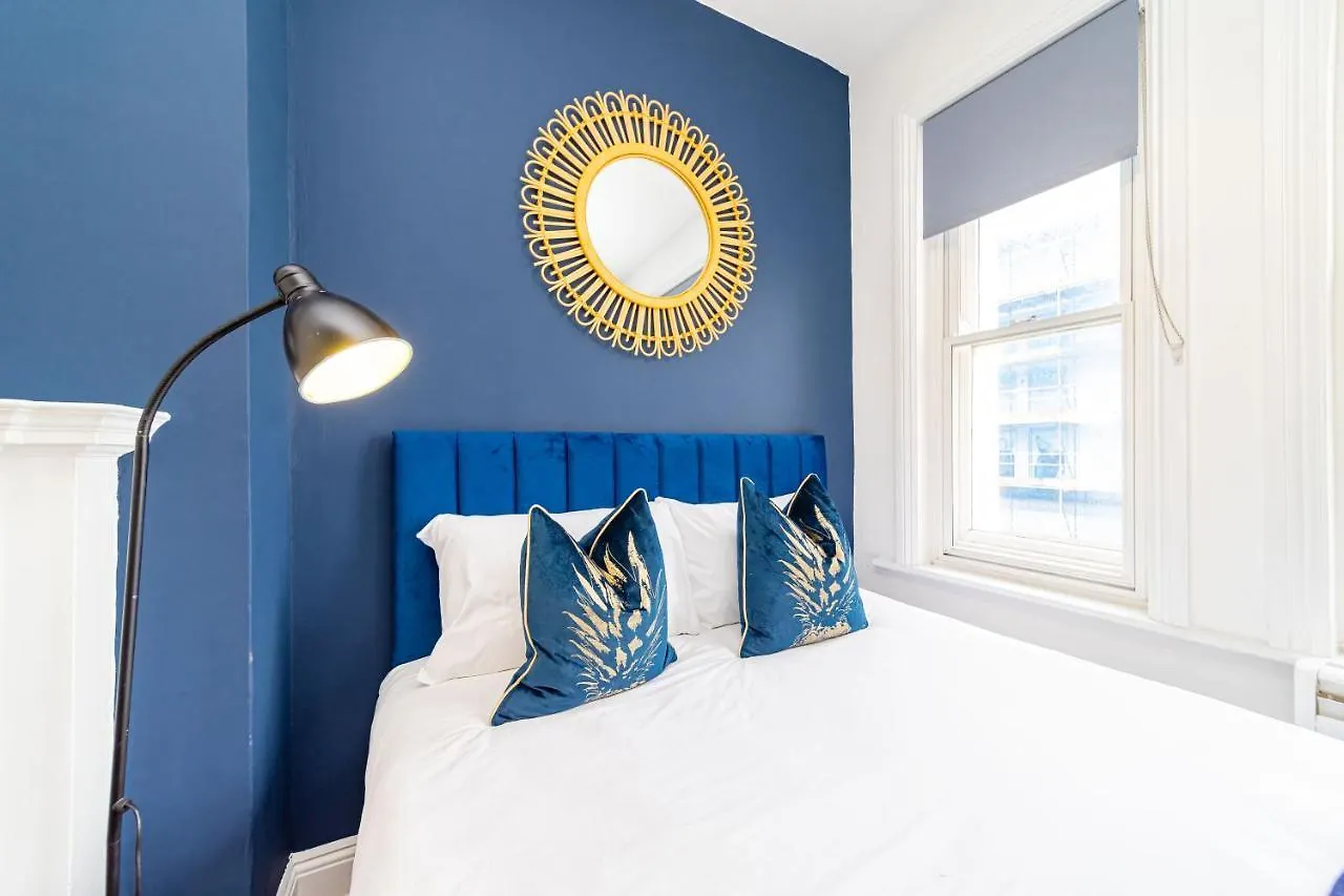Super Central Studio Apartment I Next To Brighton Beach & Shopping Centre I King Size Bed I Sleep 3