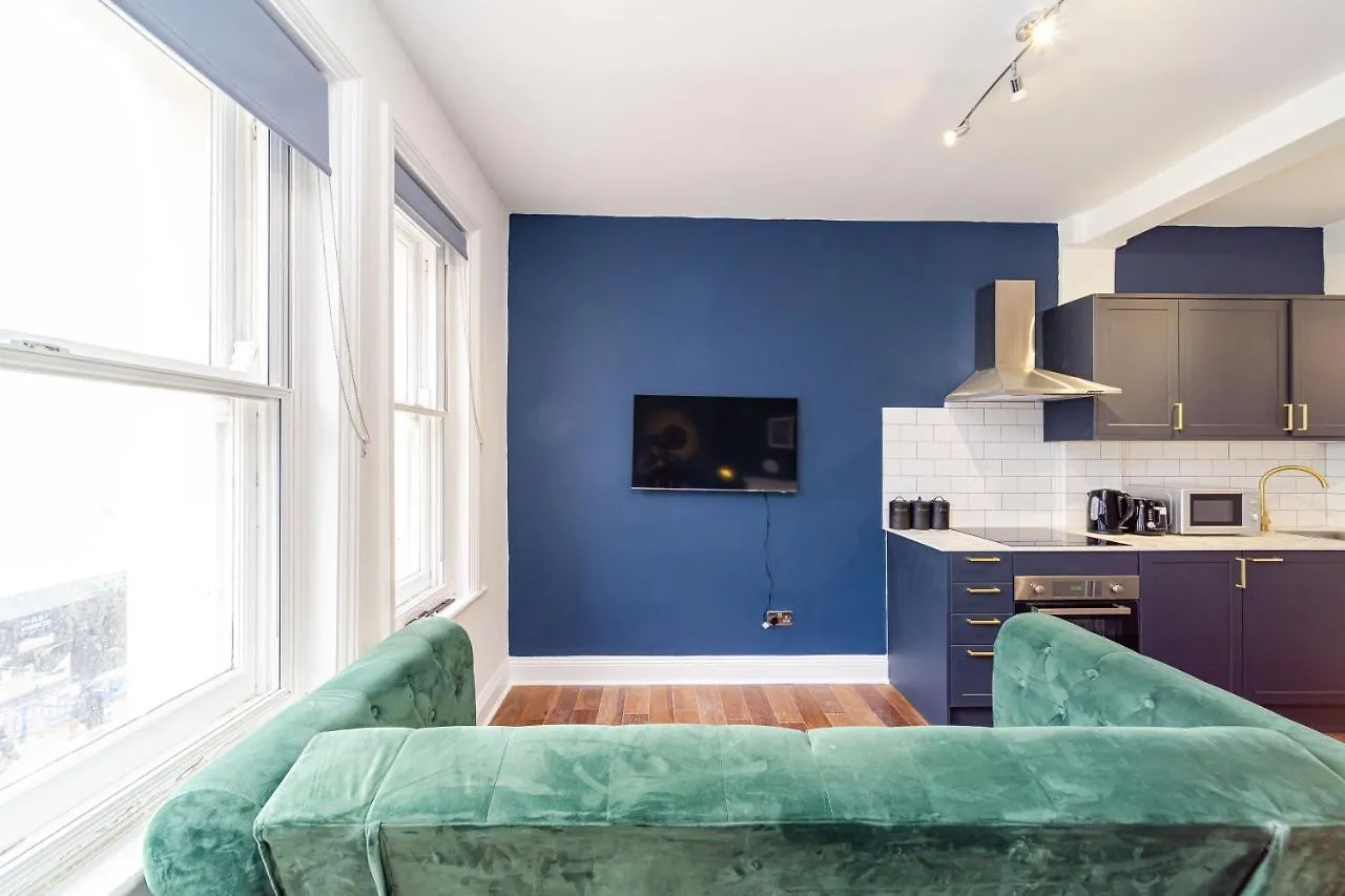 Super Central Studio Apartment I Next To Brighton Beach & Shopping Centre I King Size Bed I Sleep 3
